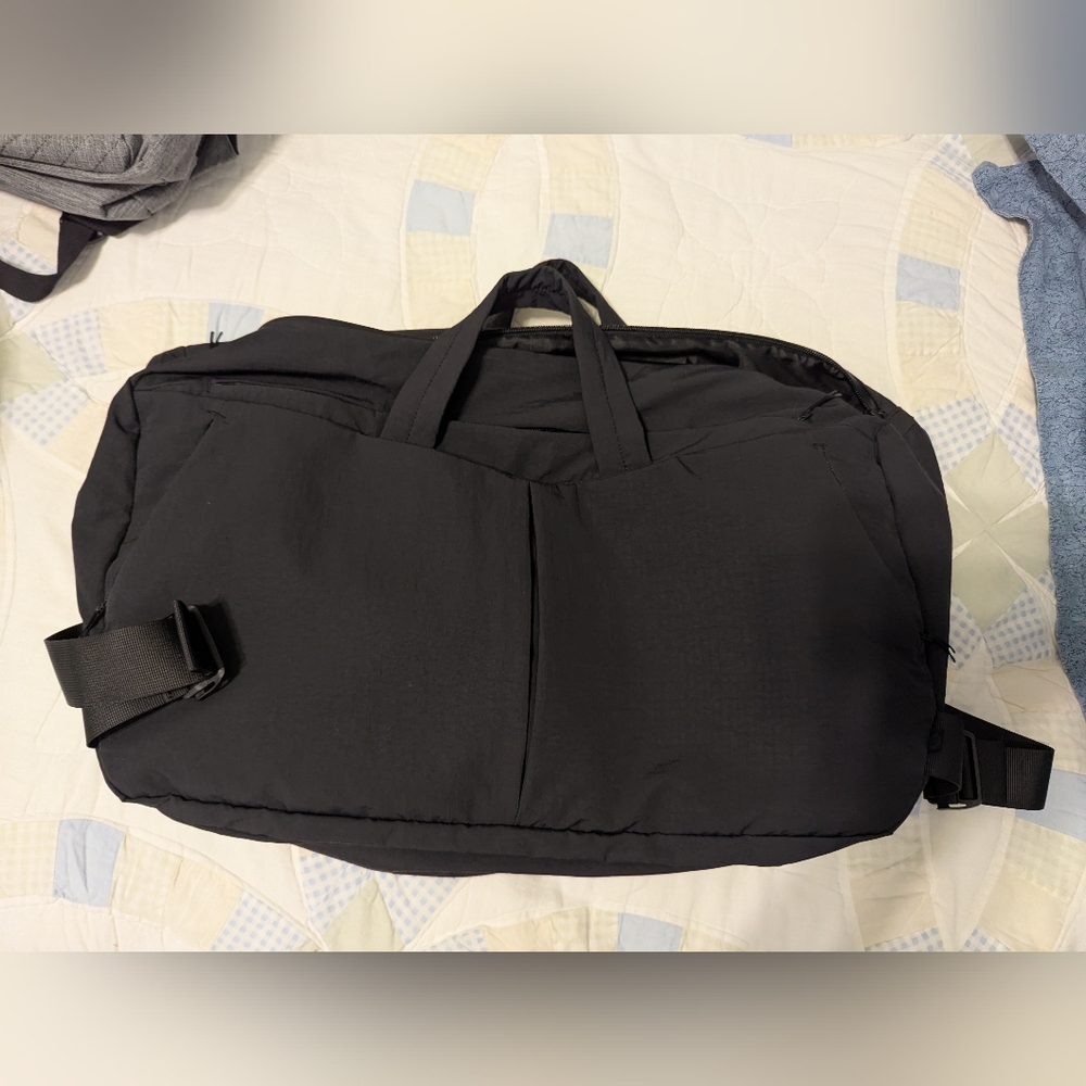 Lululemon Lab Convertible Duffle Bag Backpack Black Hybrid Travel Gym 29L